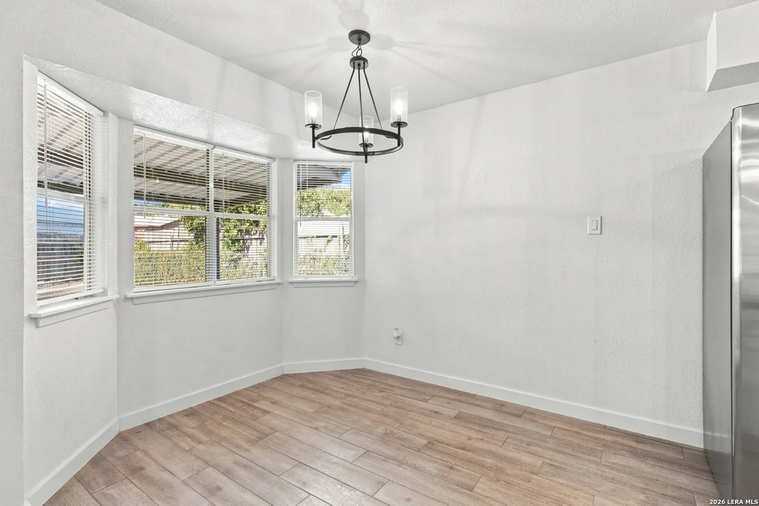 Photo of 6814 SUNLIGHT DR