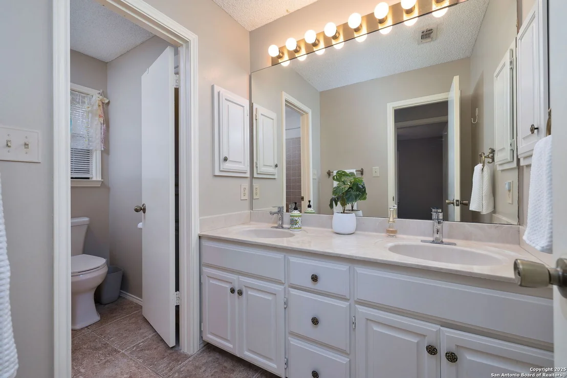 Photo of 9231 Saint Ives