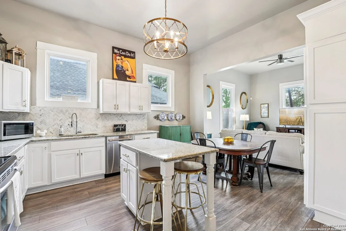 Photo of 721 Saint James