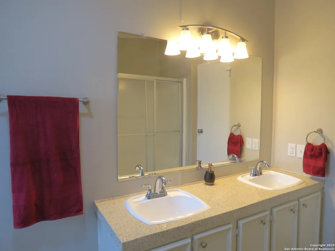 Photo of 315 LORAINE DR