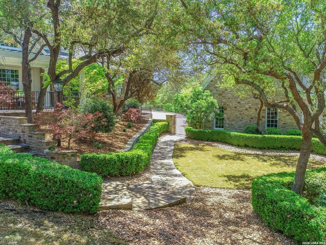 Photo of 914 Moonlight Dr