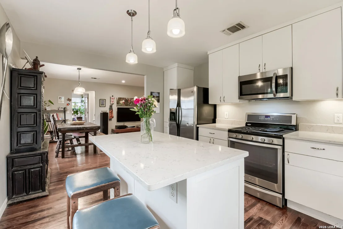Photo of 527 Eleanor Ave