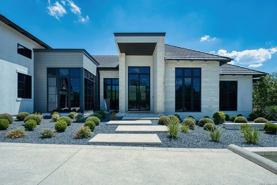 Photo of 121 Greystone Pt
