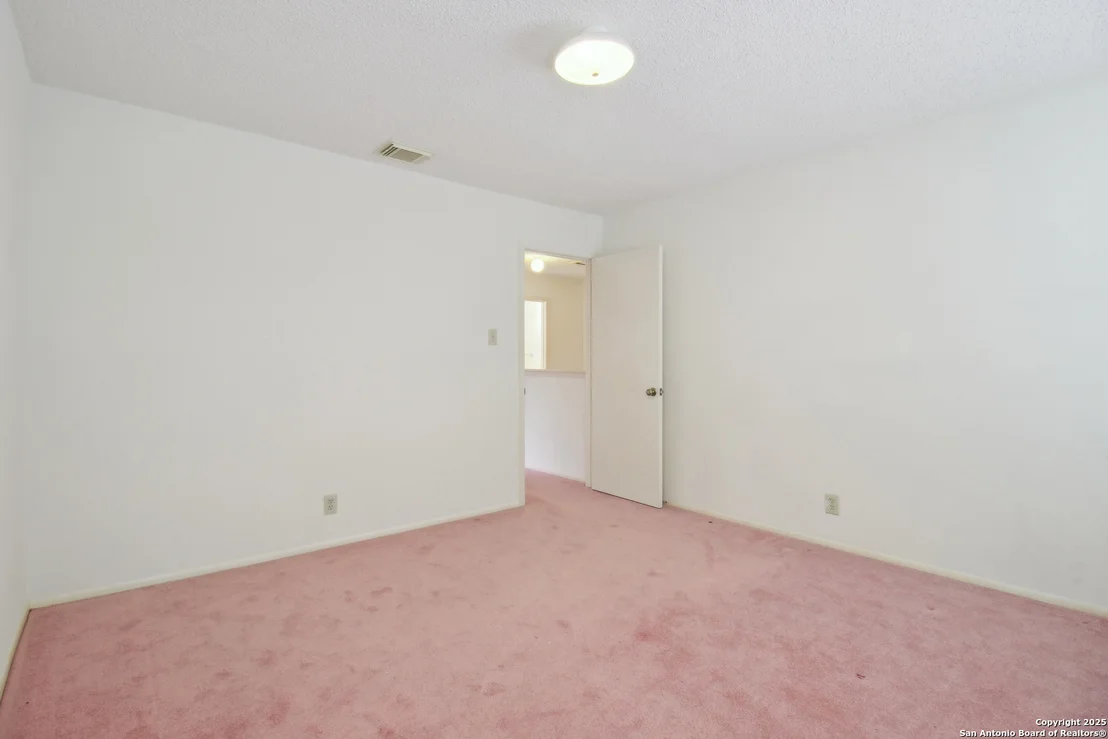 Photo of 7611 Wood Bluff