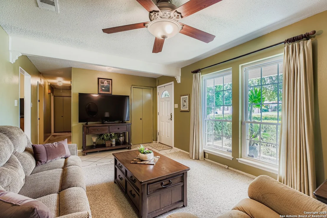 Photo of 6730 Desilu
