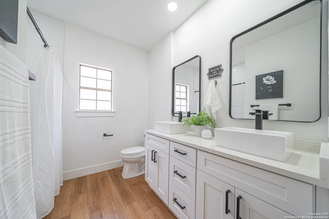 Photo of 122 PALM CIR