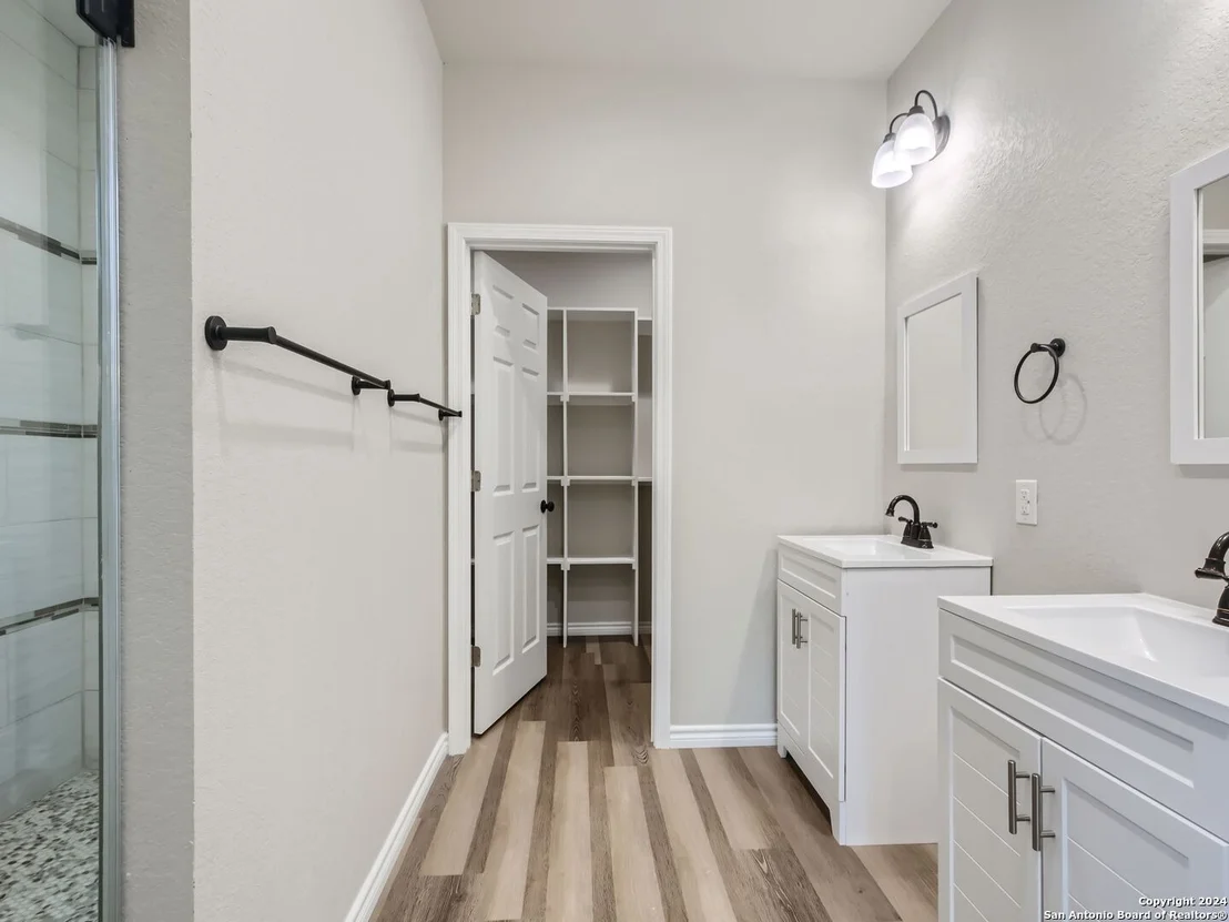 Photo of 8501 UTOPIA BLVD