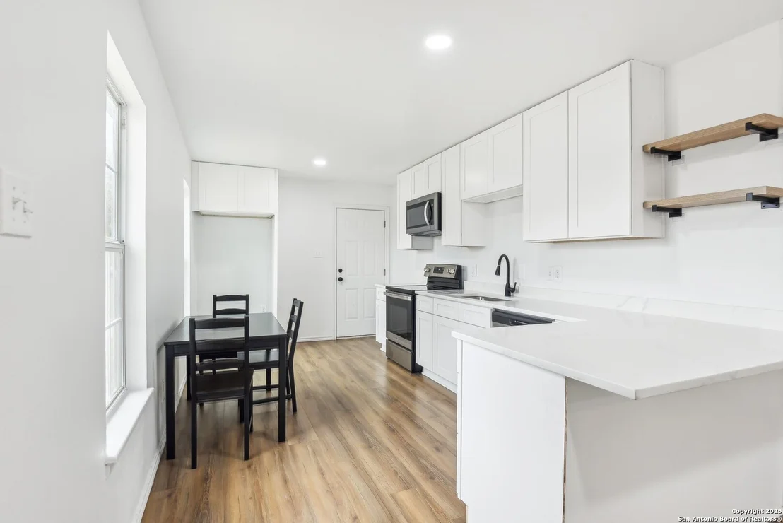 Photo of 843 Deely Place