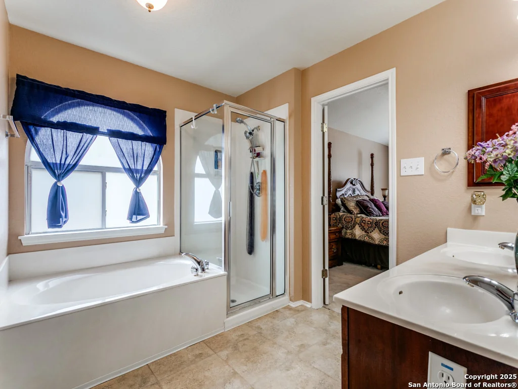 Photo of 10702 Diamond Rock