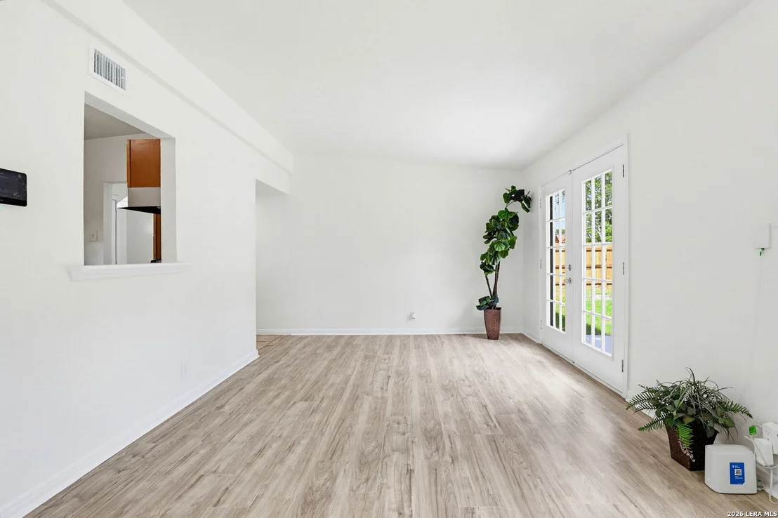 Photo of 130 CHADWICK DR
