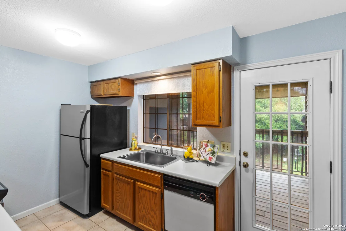 Photo of Unit 4 at 8611 Datapoint