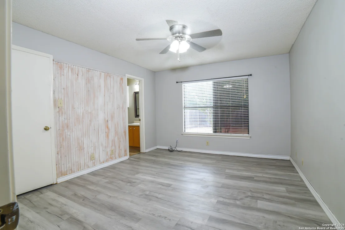 Photo of 10135 SILVER PARK