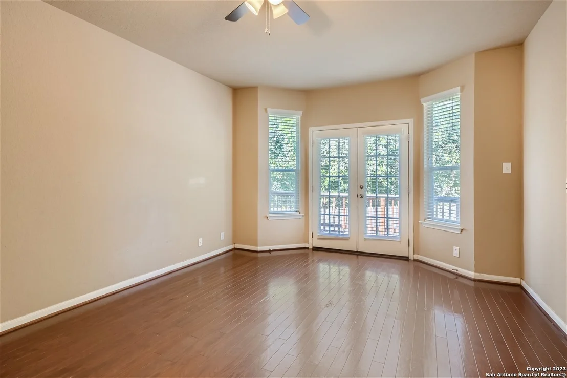 Photo of 1302 Magellan