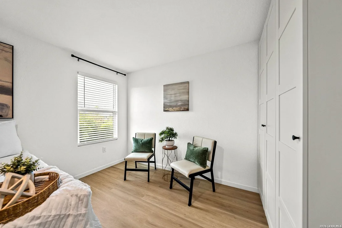 Photo of 822 COOK BND