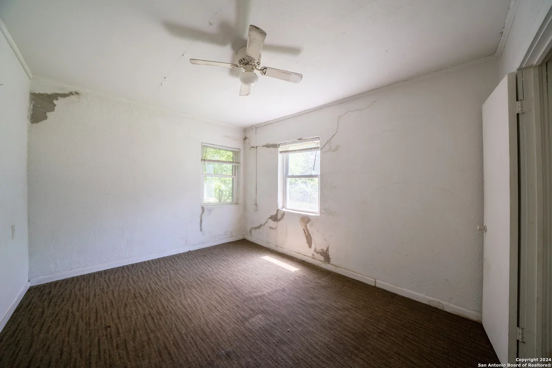 Photo of 102 NEULON DR