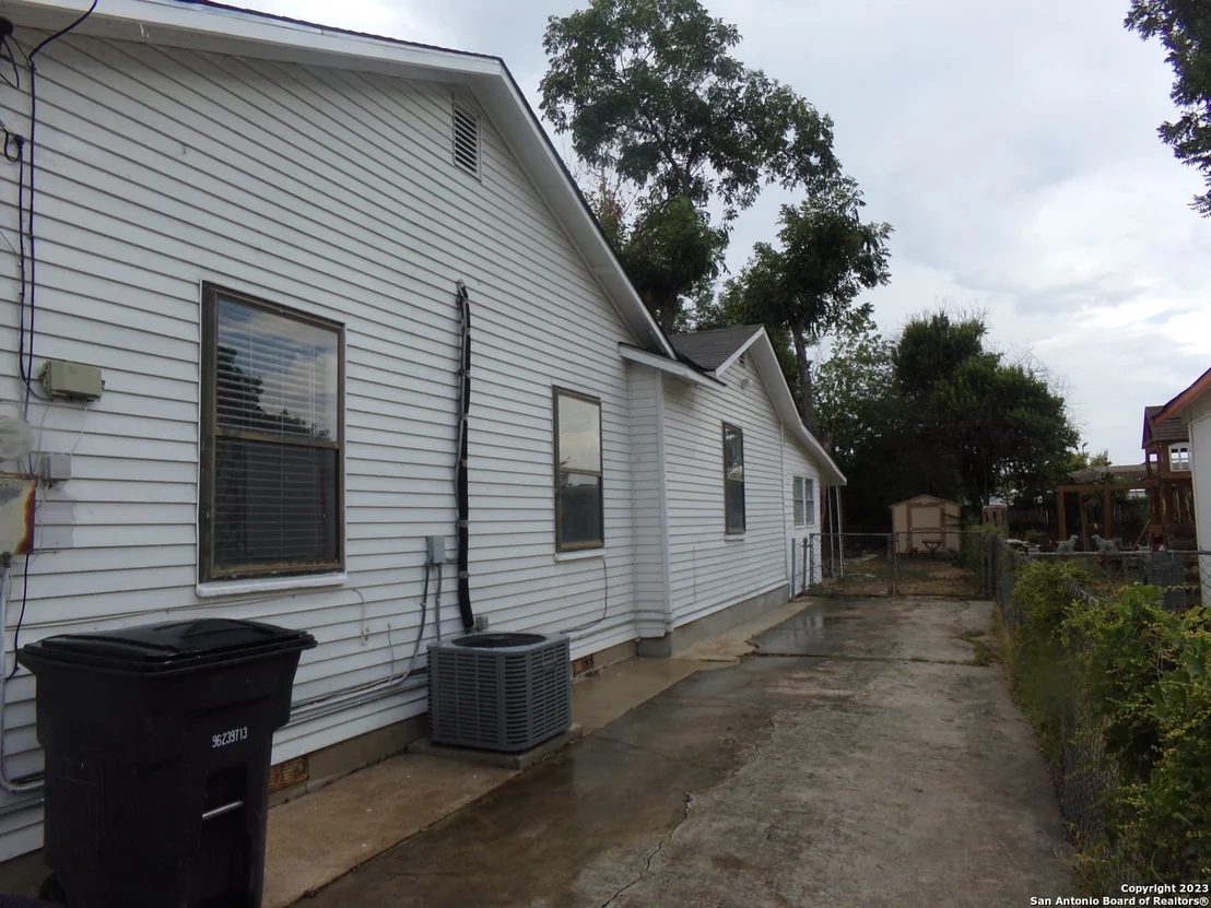 Photo of 735 ROCHAMBEAU
