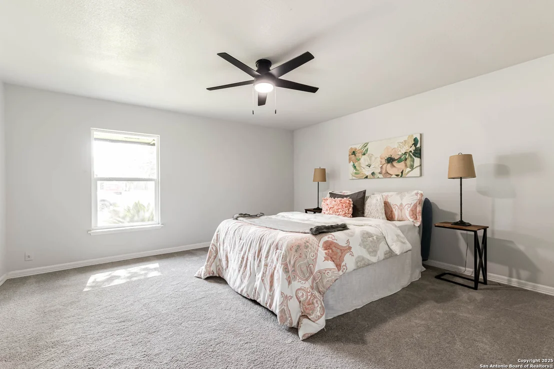 Photo of 6135 ROYAL PT