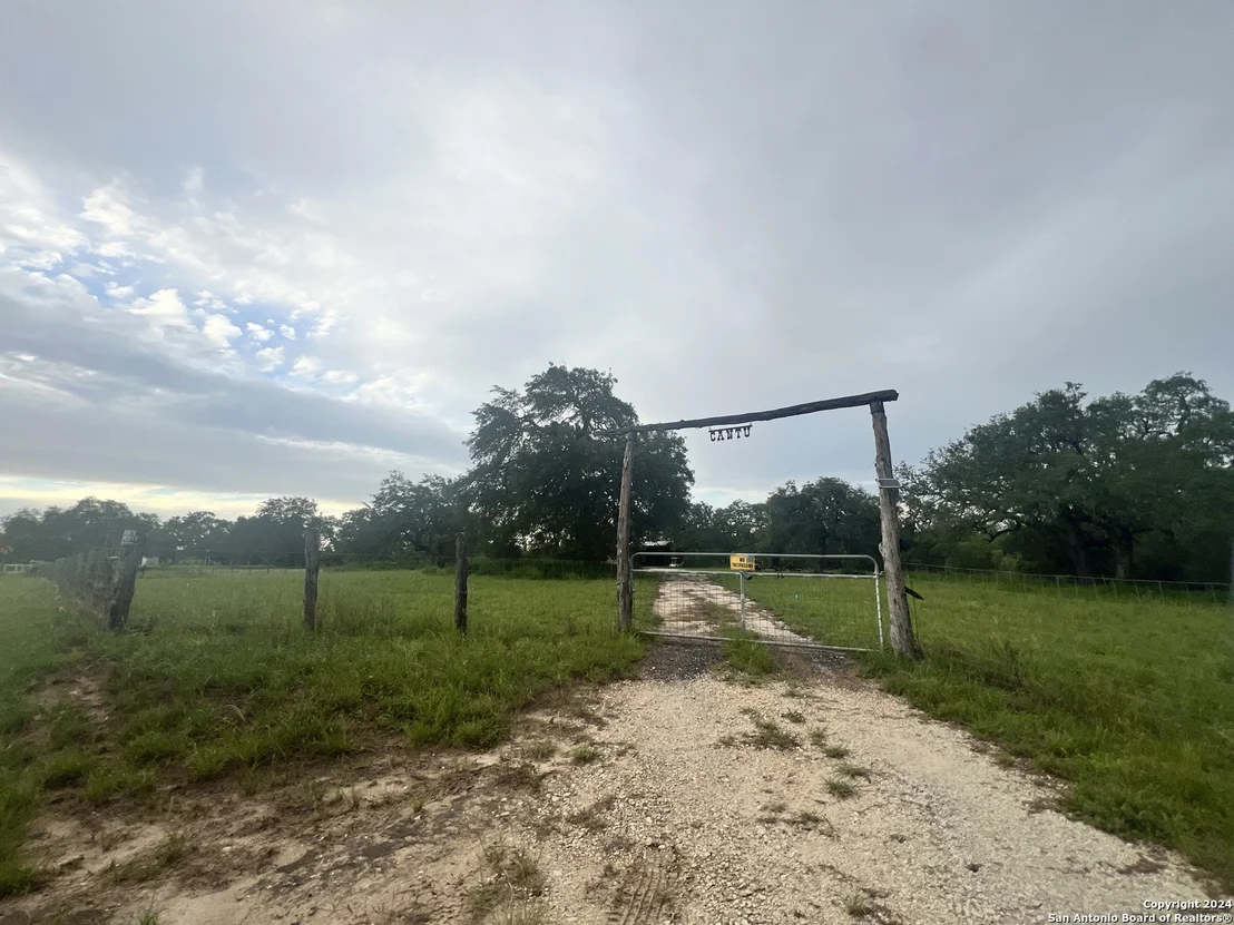 Photo of 290 River Oaks