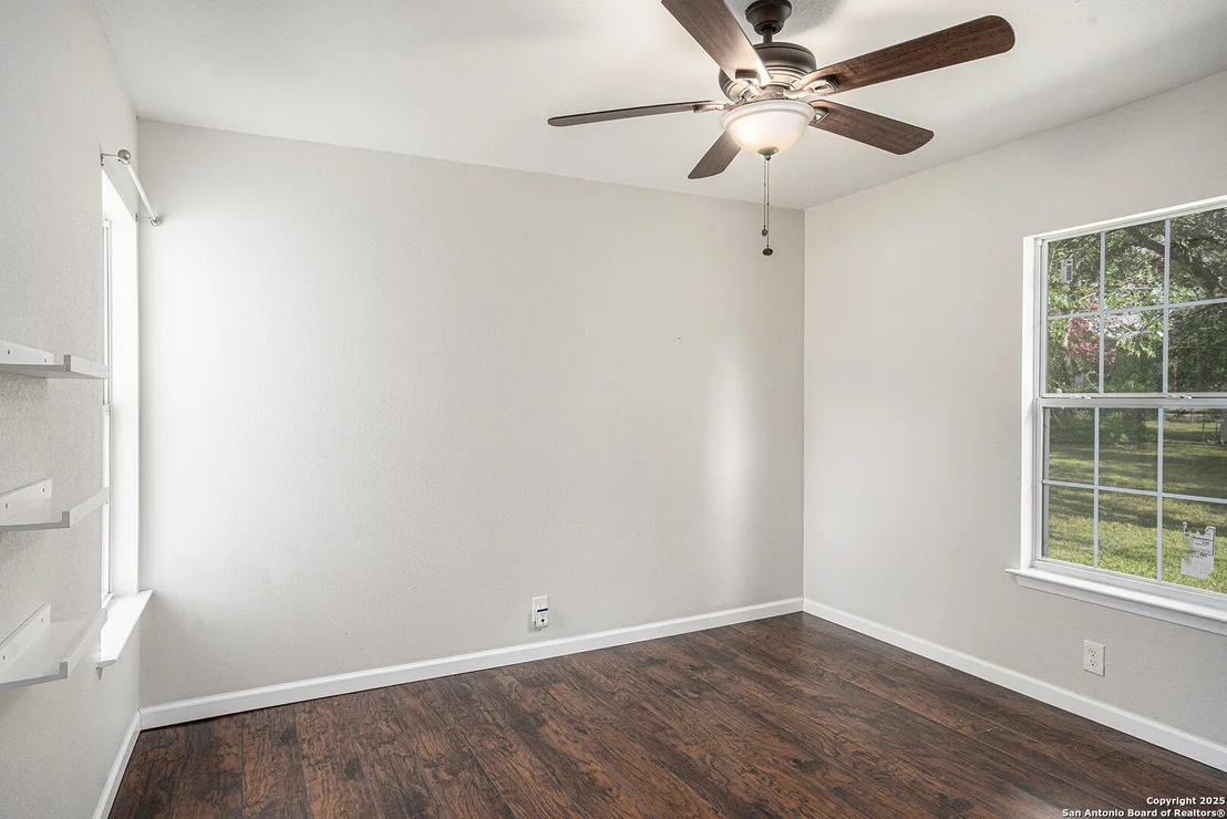 Photo of 305 Kneupper