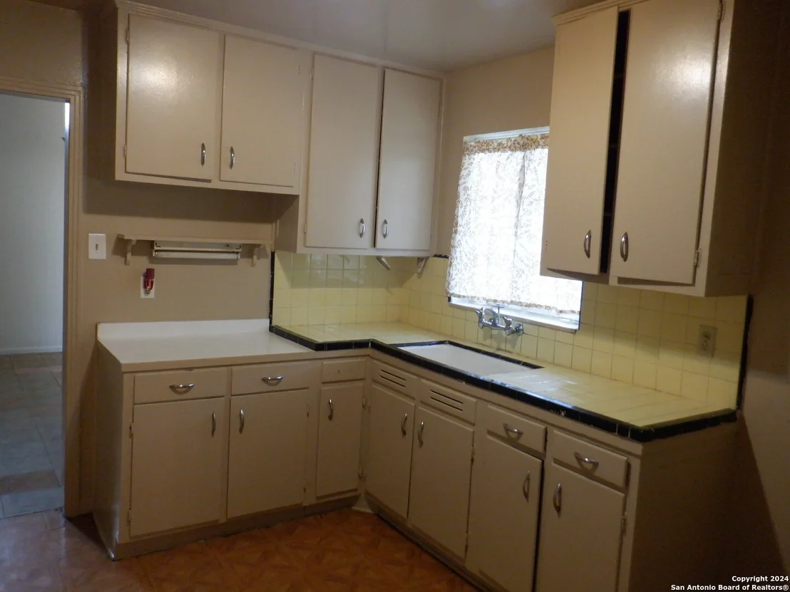 Photo of 234 CHARCLIFF DR