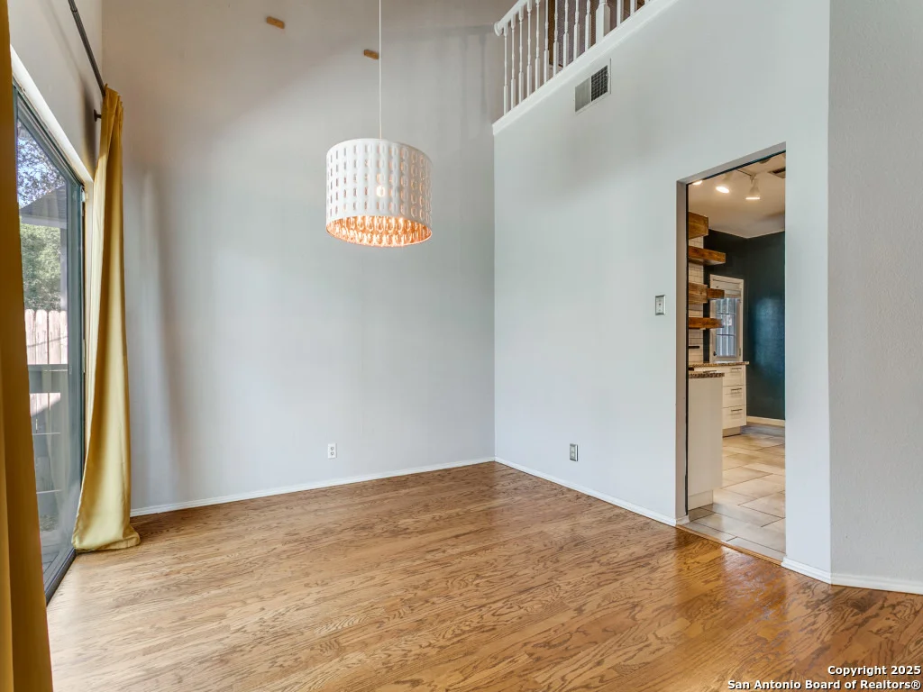 Photo of 9526 Cloverdale