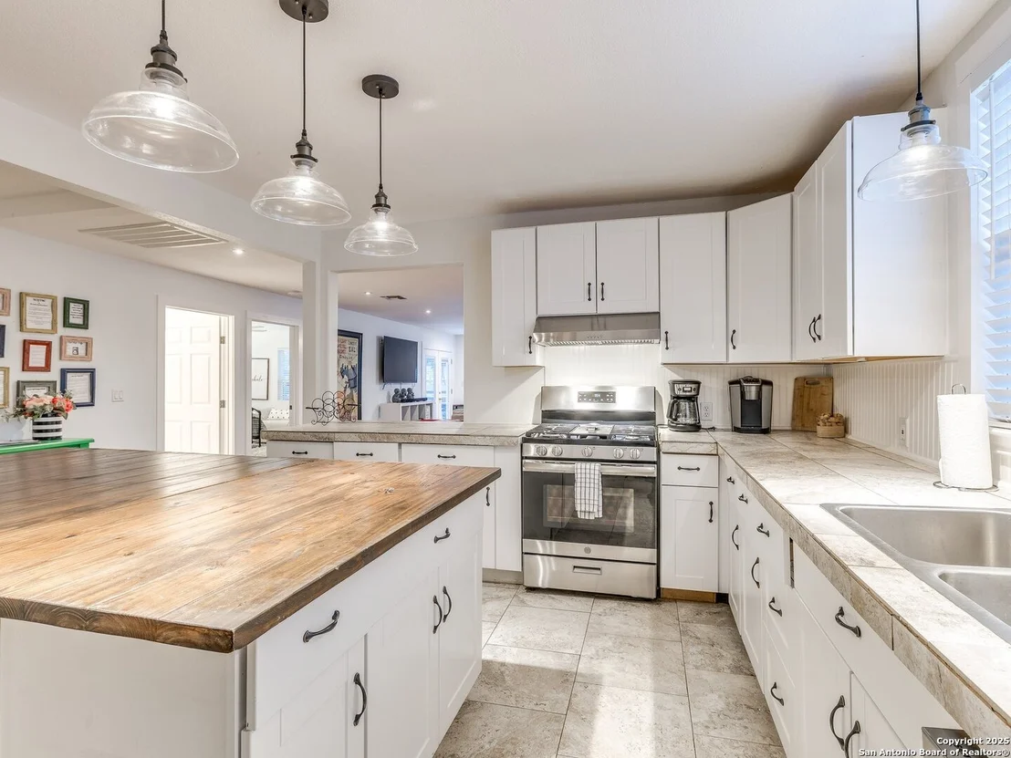 Photo of 337 W Hackberry St