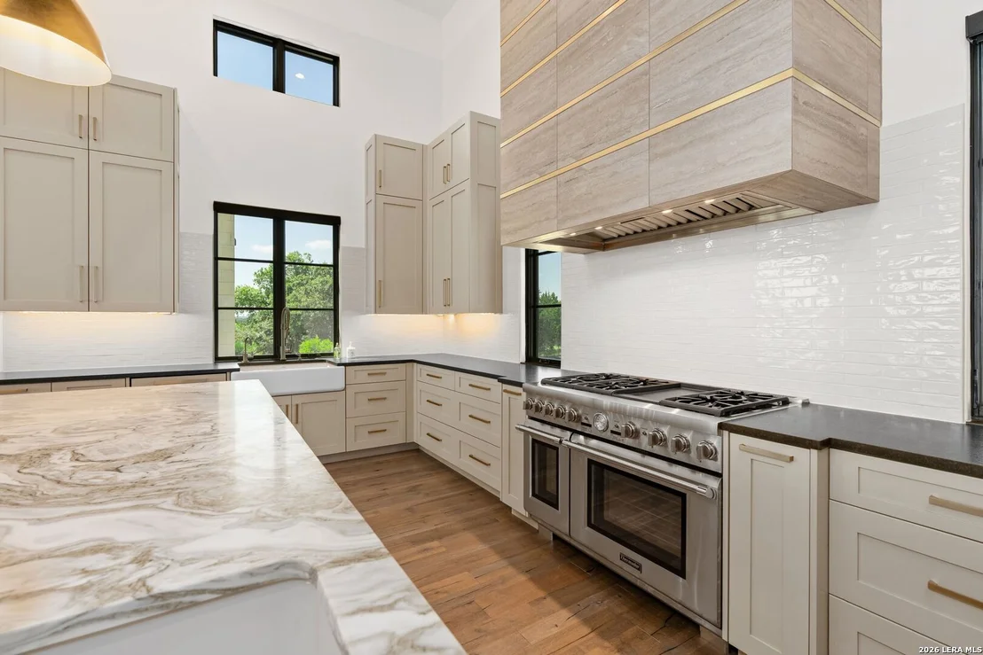 Photo of 121 Greystone Pt
