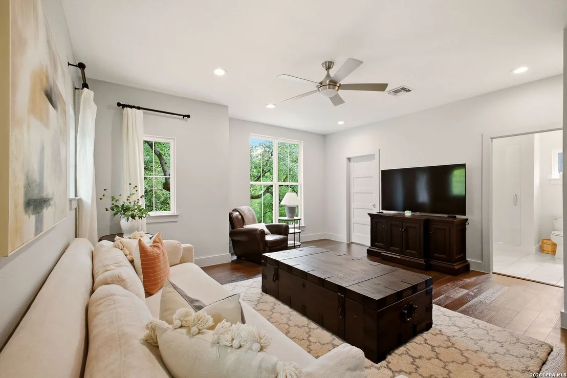 Photo of 301 OGDEN LN
