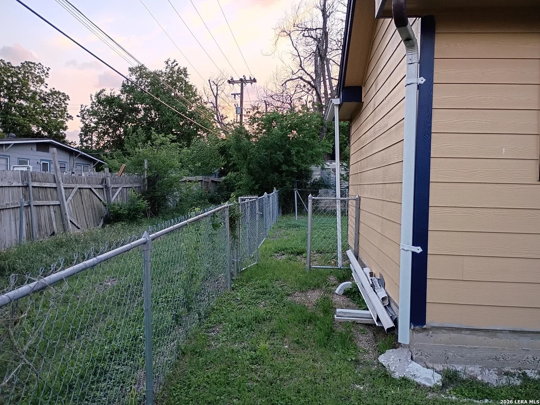Photo of 350 PILGRIM DR