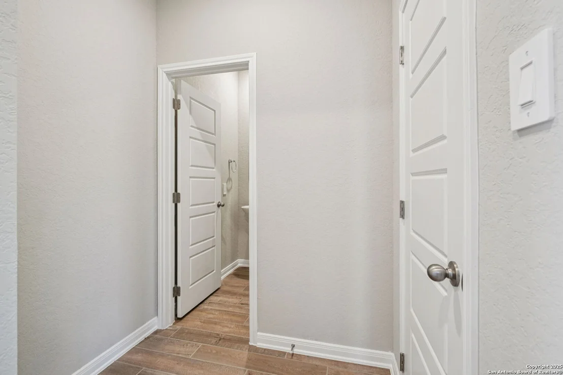 Photo of 10295 King Robert