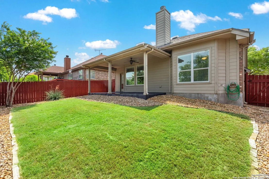 Photo of 1210 Magellan