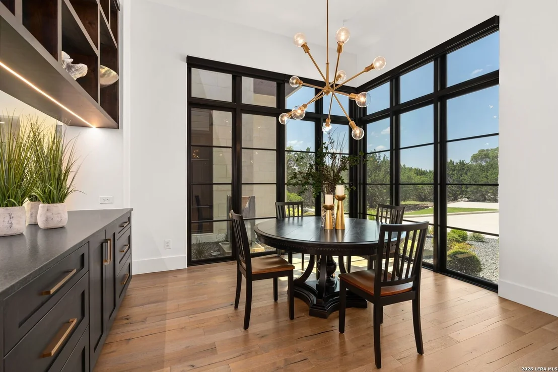 Photo of 121 Greystone Pt
