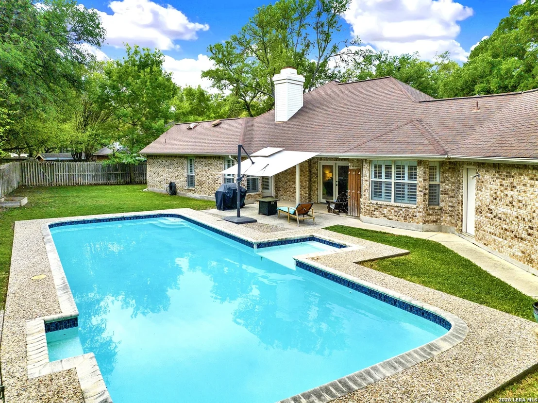 Photo of 1512 OAK TREE CIR