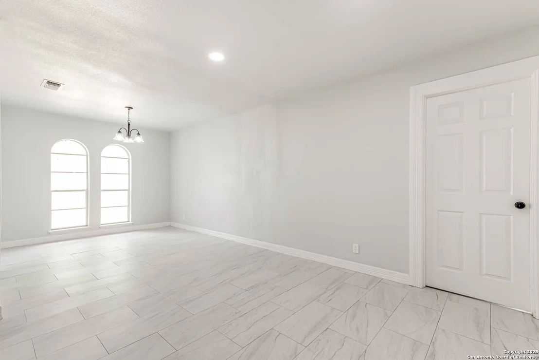 Photo of 6135 ROYAL PT