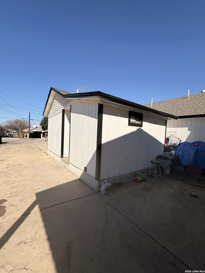 Photo of 834 W Baetz