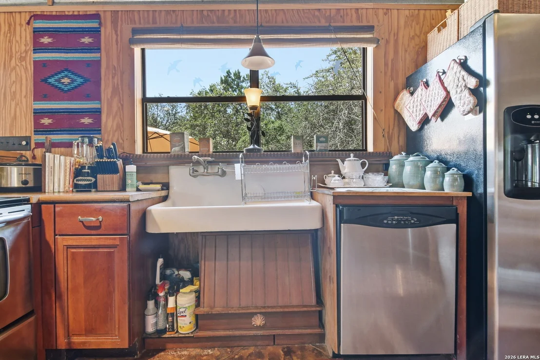 Photo of 423 KAHN RD