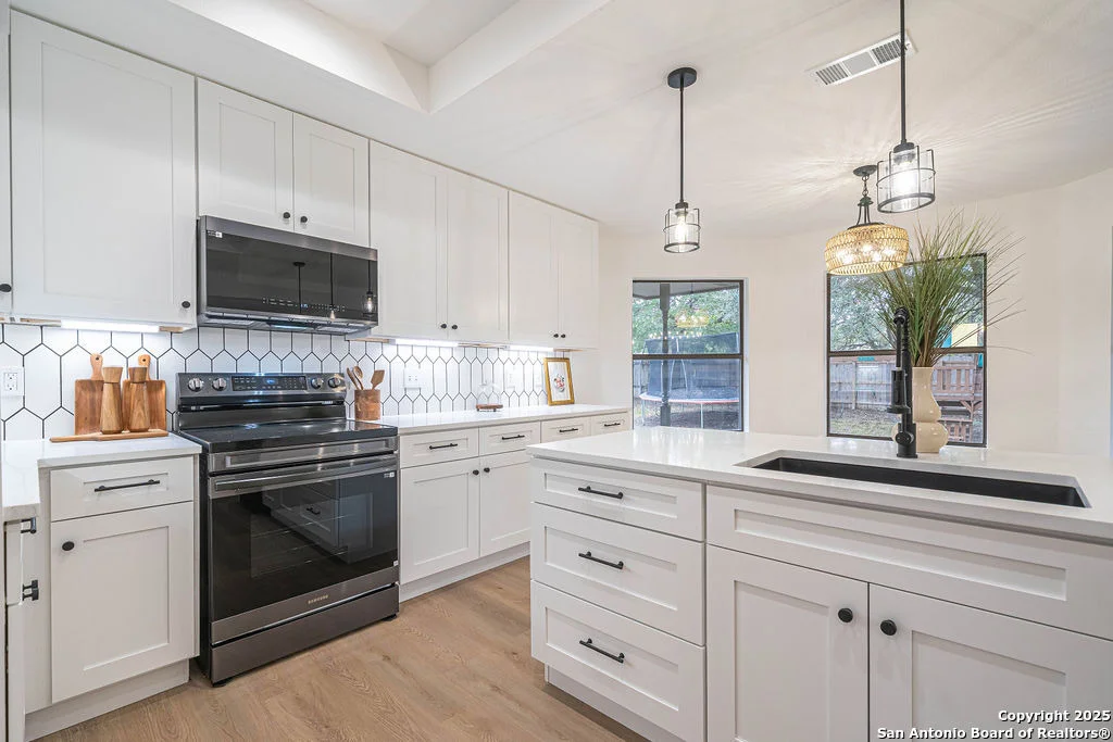 Photo of 6306 Lakewood
