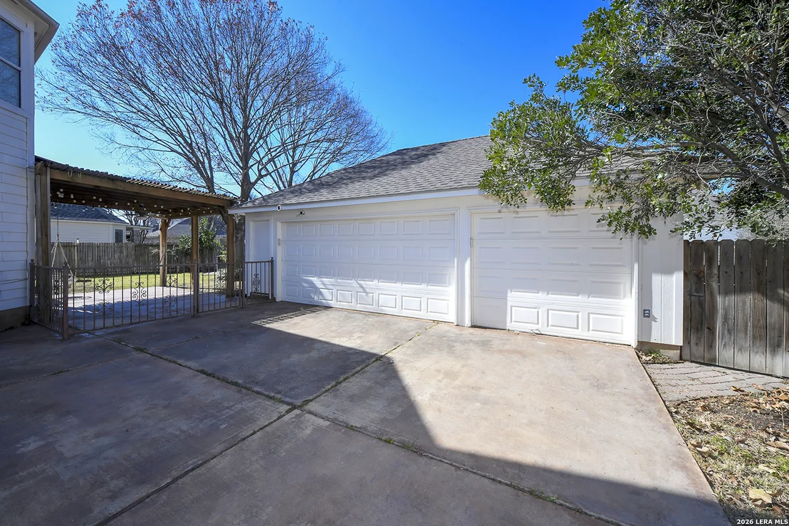 Photo of 1712 Oak Path