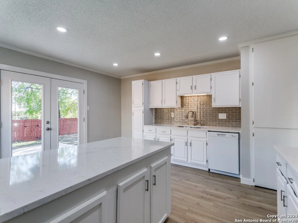 Photo of 9742 SPRUCE RIDGE DR