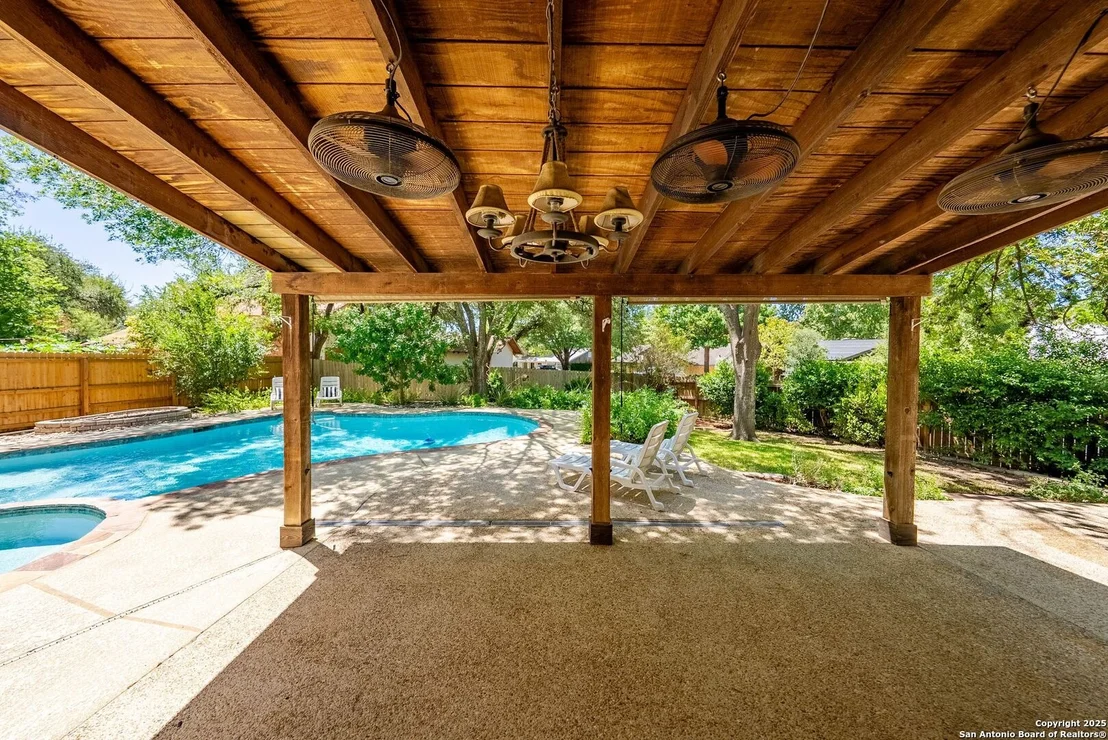 Photo of 15251 Oak Spring