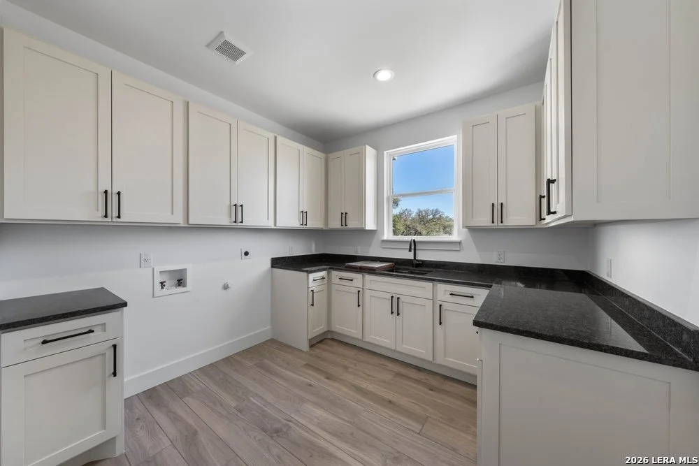 Photo of 877 Annabelle Ave