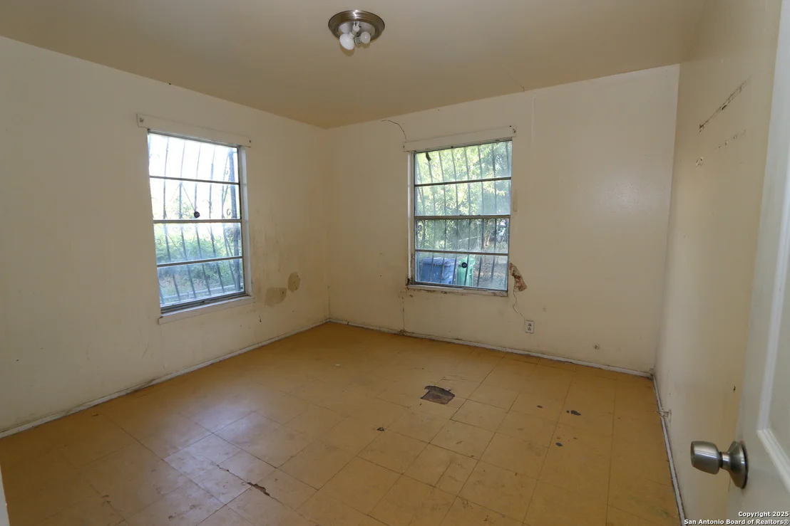 Photo of 655 Ferris Ave