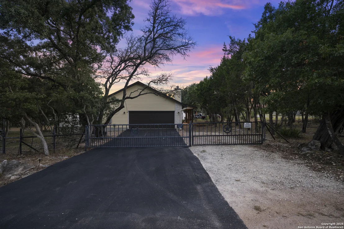 Photo of 103 Oak Forest