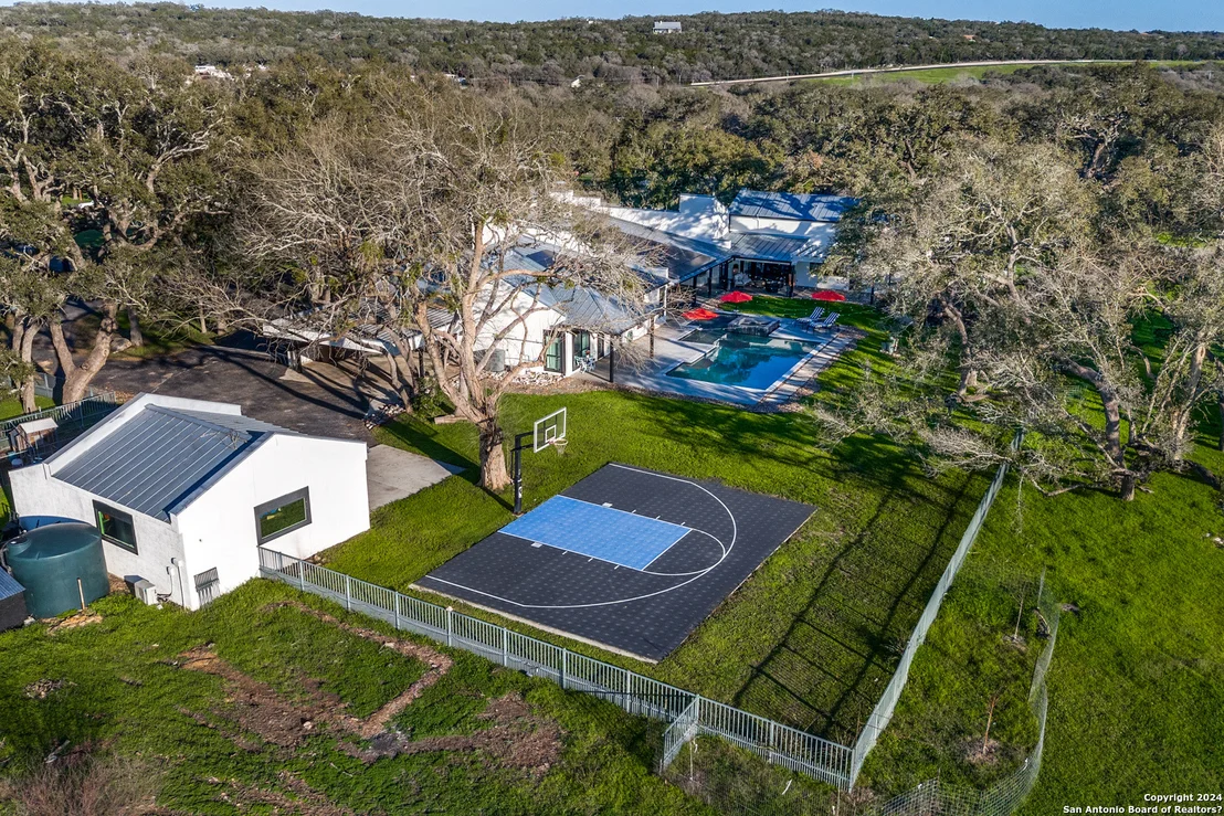 Photo of 703 Landons Way