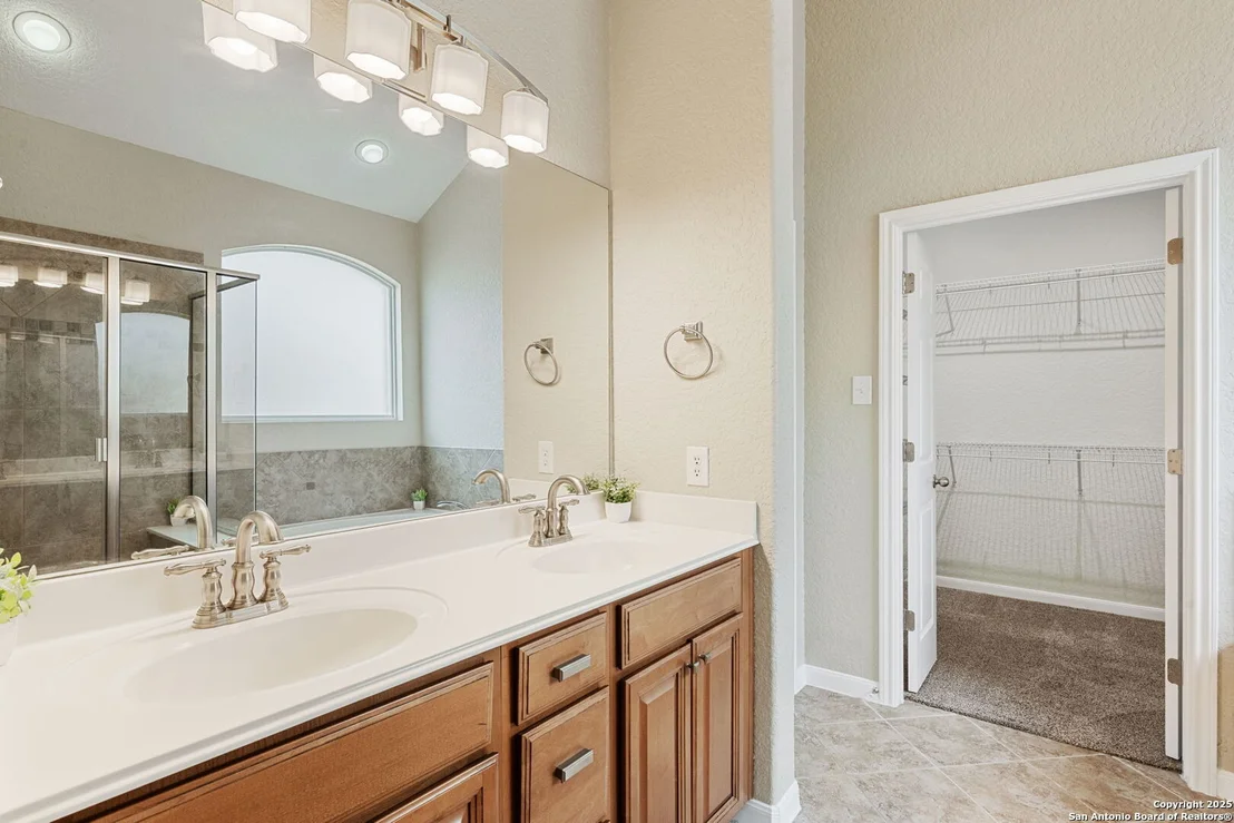 Photo of 1210 Magellan