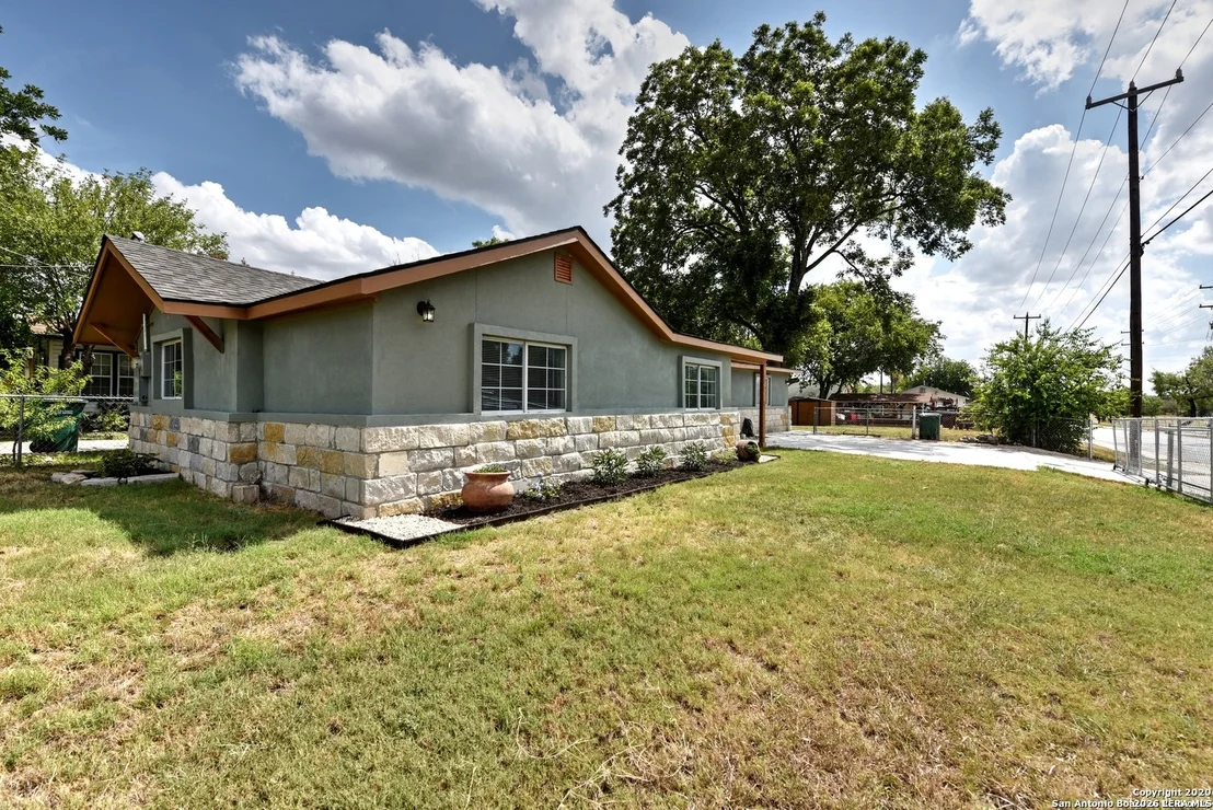 Photo of 363 W ANSLEY BLVD