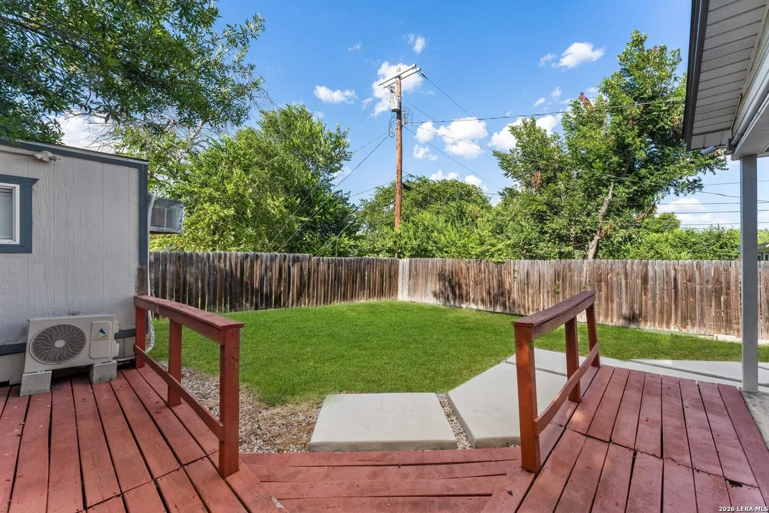 Photo of 359 Pilgrim Dr