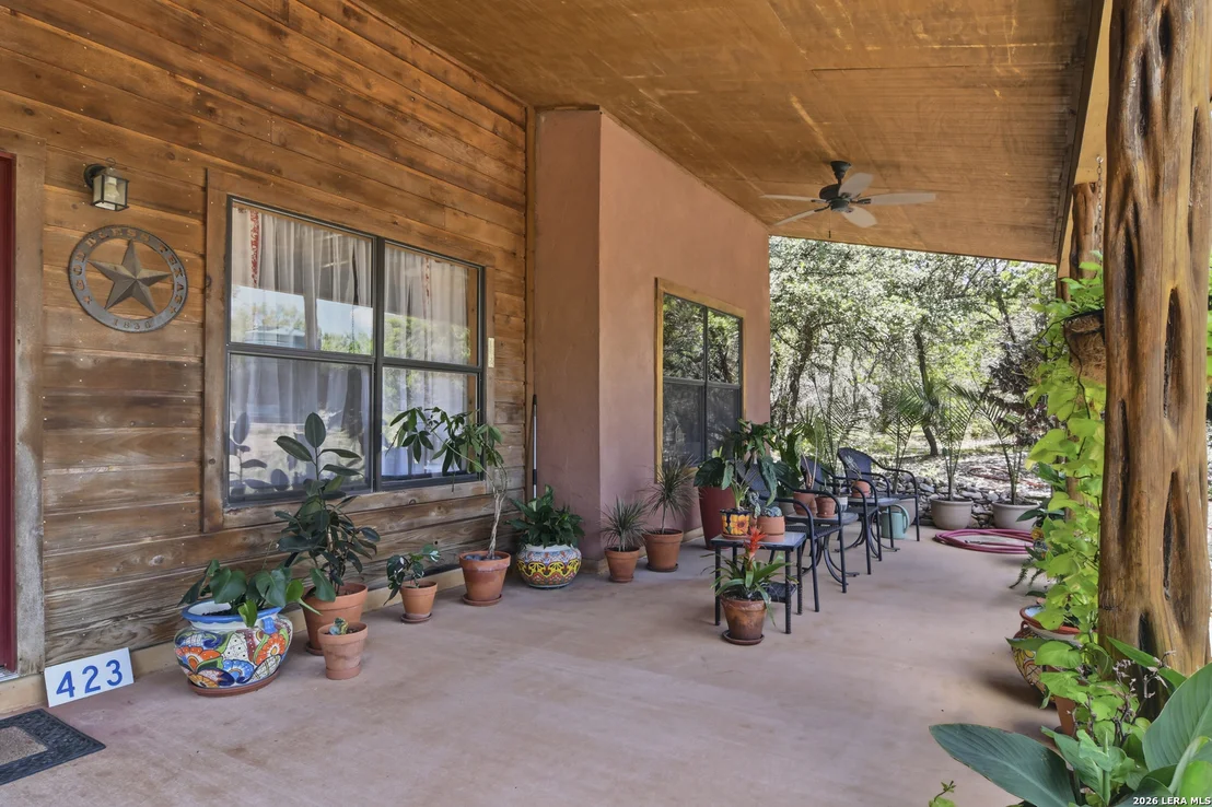 Photo of 423 KAHN RD