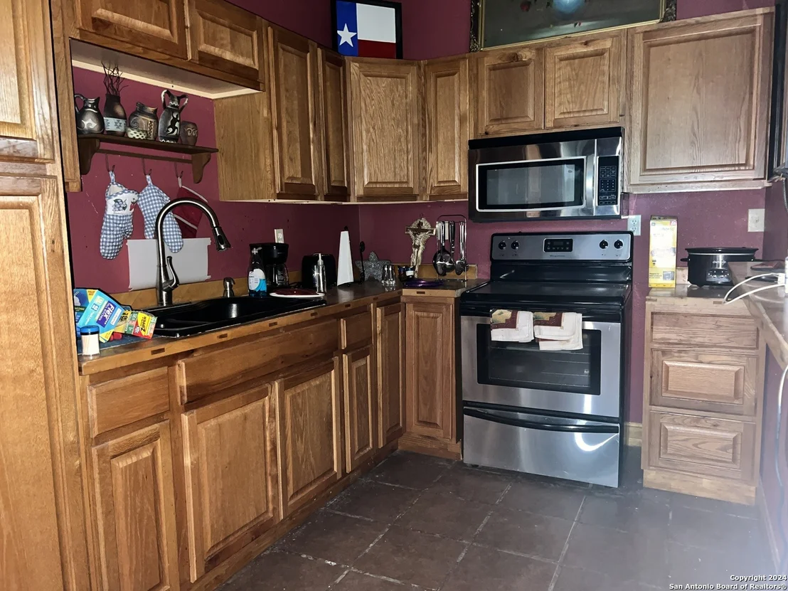Photo of 290 River Oaks