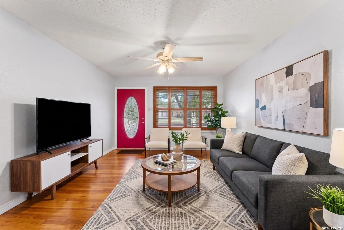 Photo of 359 Pilgrim Dr